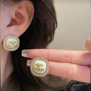 NWT Lady Coco Gold & cream Stud Elegant Paris Letter Earrings